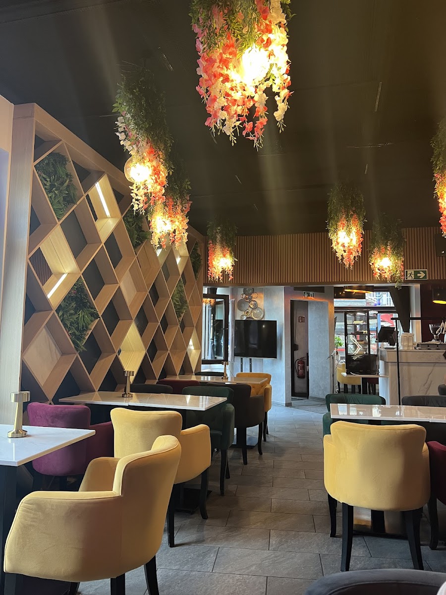 Atelier - Cafe & Restaurant-10